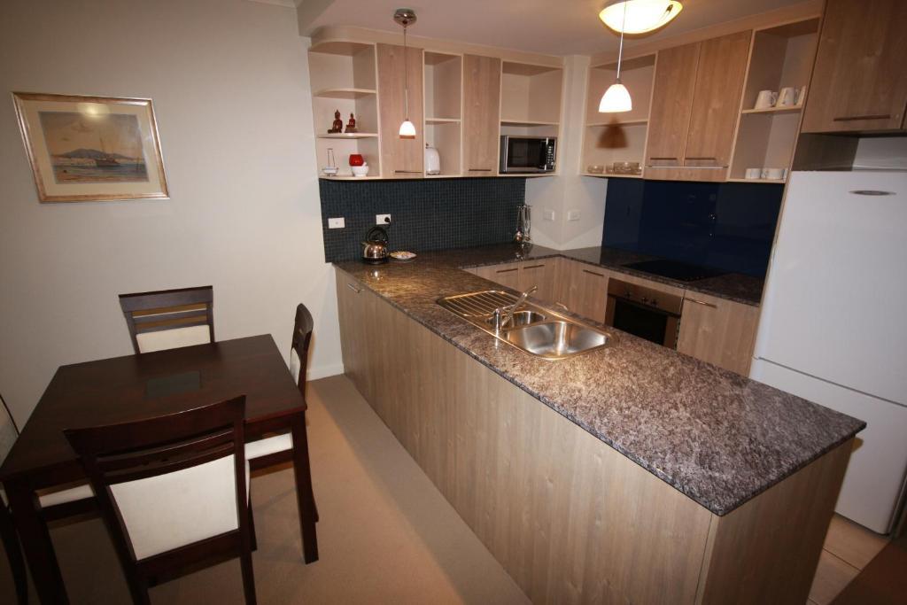 Lj Hooker Manuka Prestige Aparthotel