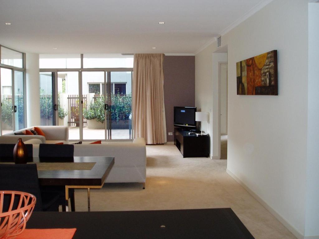 Lj Hooker Manuka Prestige Aparthotel